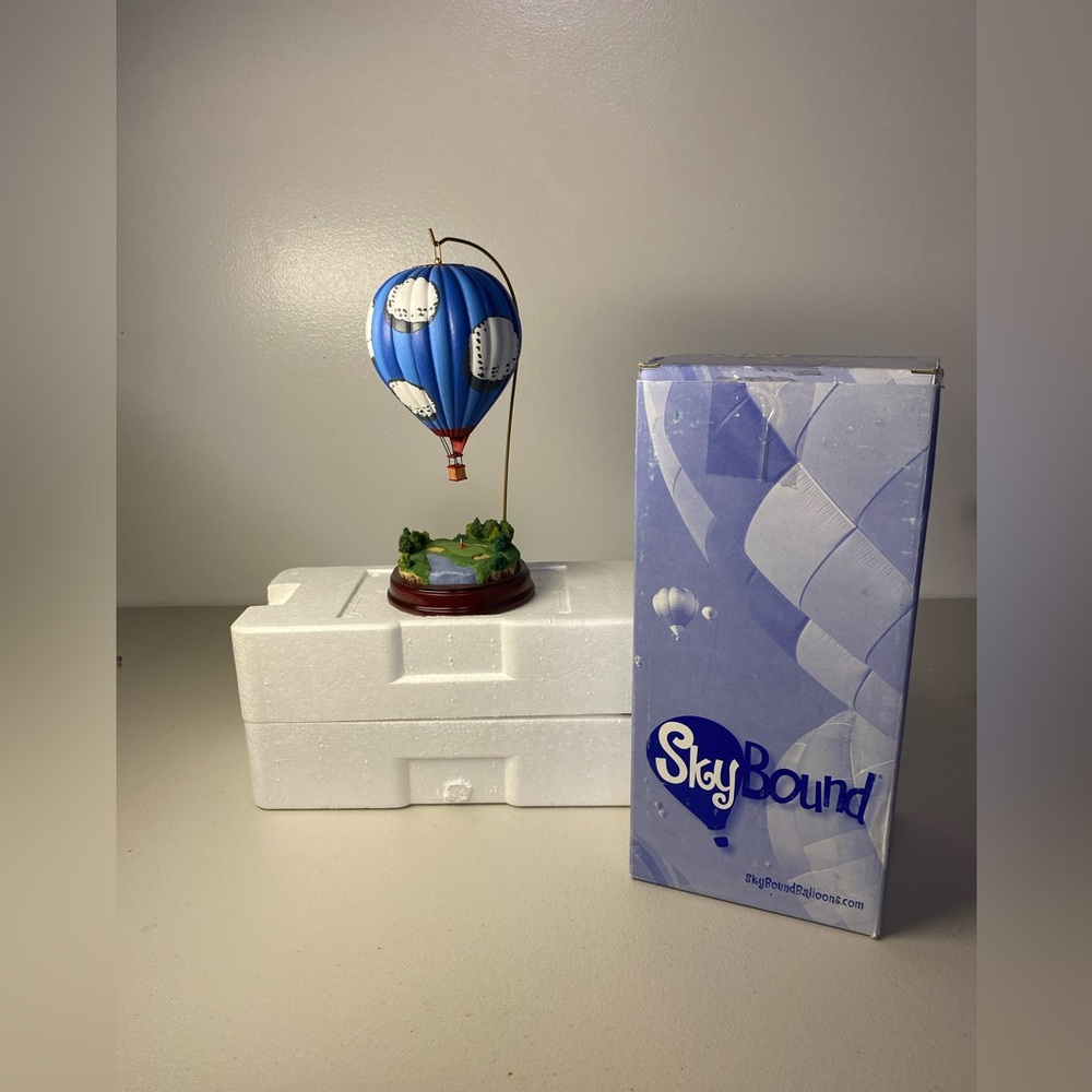 SkyBound Hot Air Balloon Decor “Hole in One”